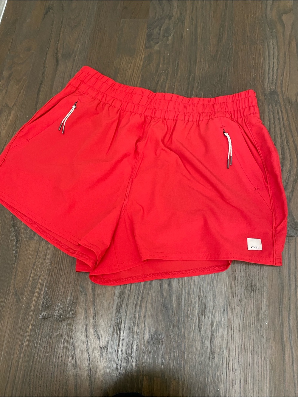 Vuori dash shorts women shorts size M red color